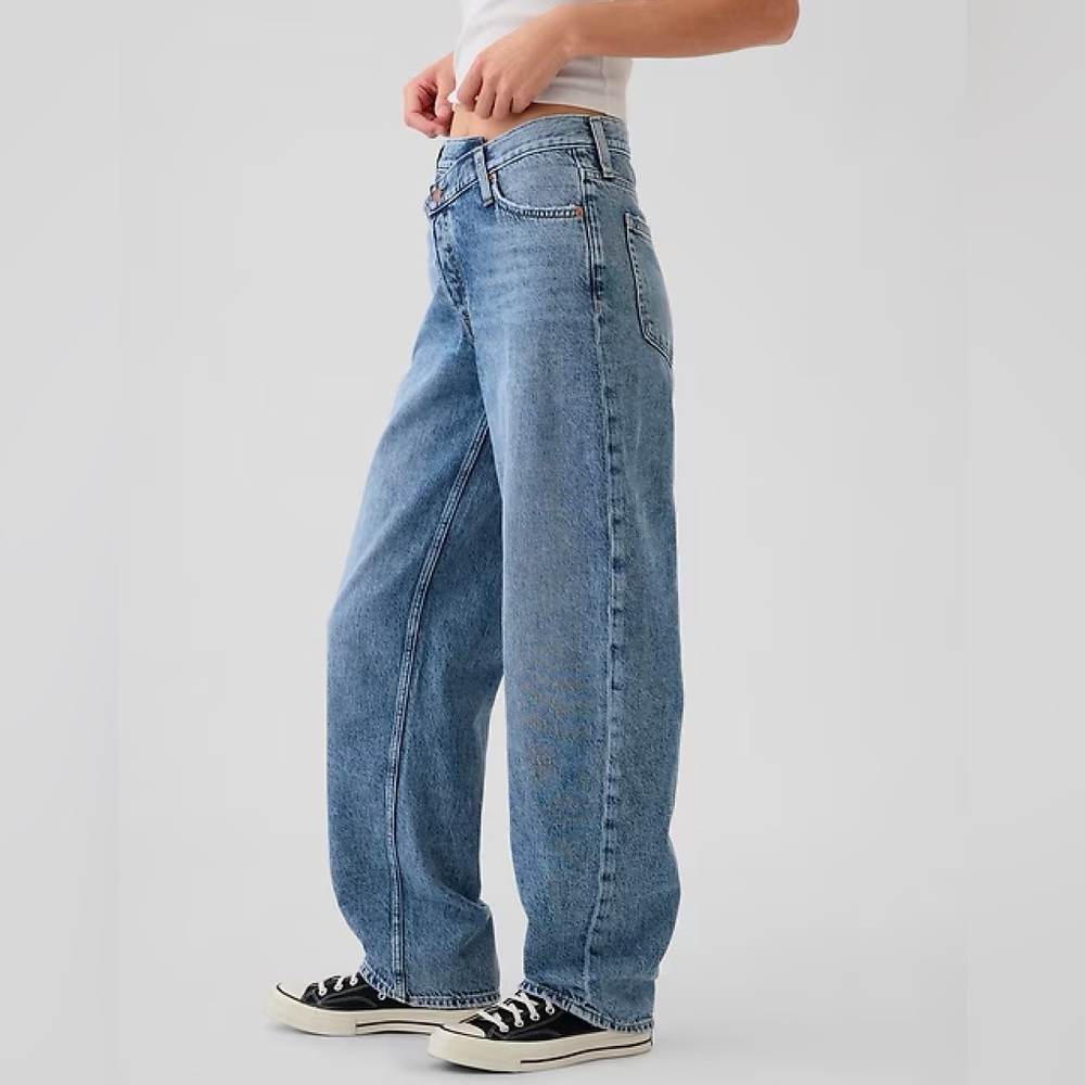 GAP Women’s High Rise Crossover Barrel Jean - Picture 10 of 10